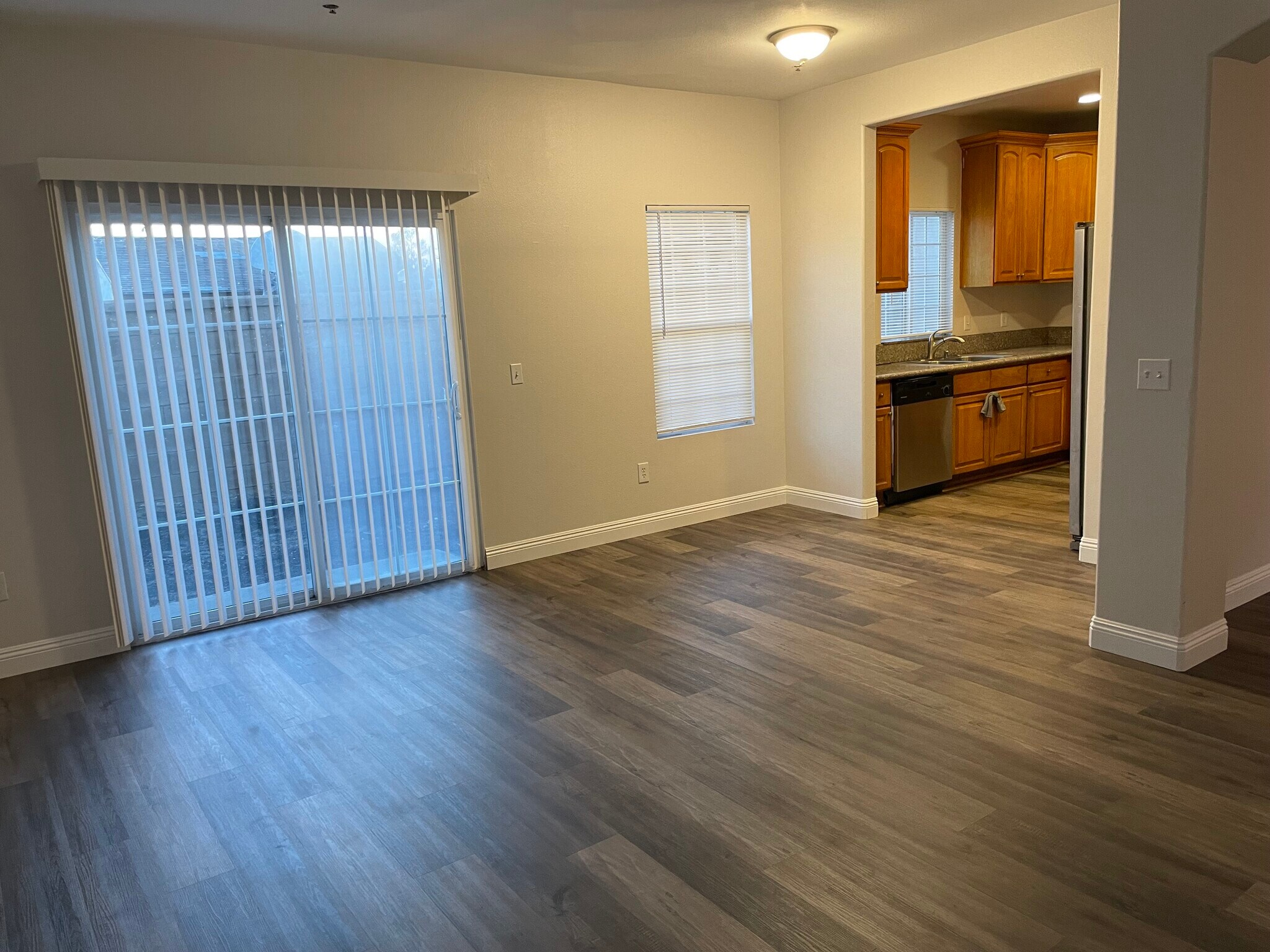 Building Photo - 16558 Paine St