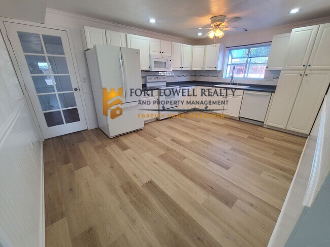 Building Photo - Beautiful 2 bedroom 2 bathroom home!