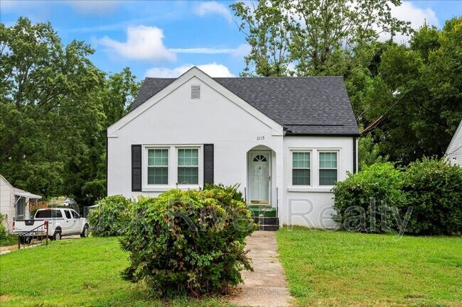 Building Photo - 2135 Thomas Ave