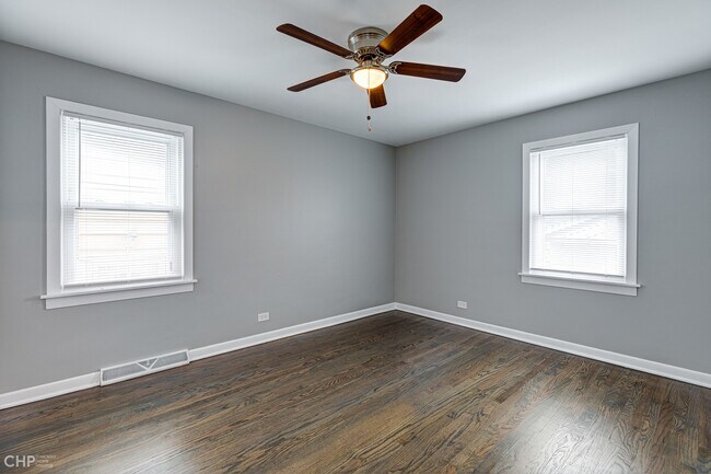 Building Photo - 5812 W 63rd Pl