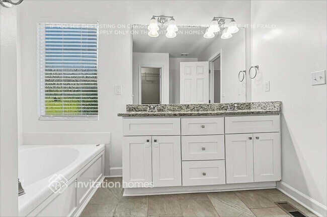 Building Photo - 6984 Forest Manor Dr
