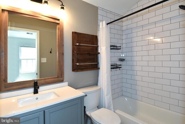 Building Photo - 2304 Hunters Square Ct