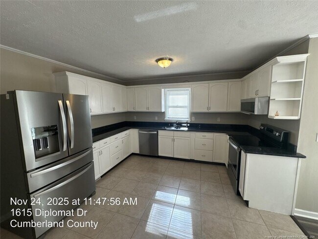 Building Photo - 1615 Diplomat Dr