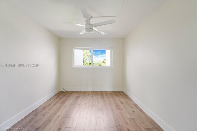 Building Photo - 9023 NE 4th Avenue Rd