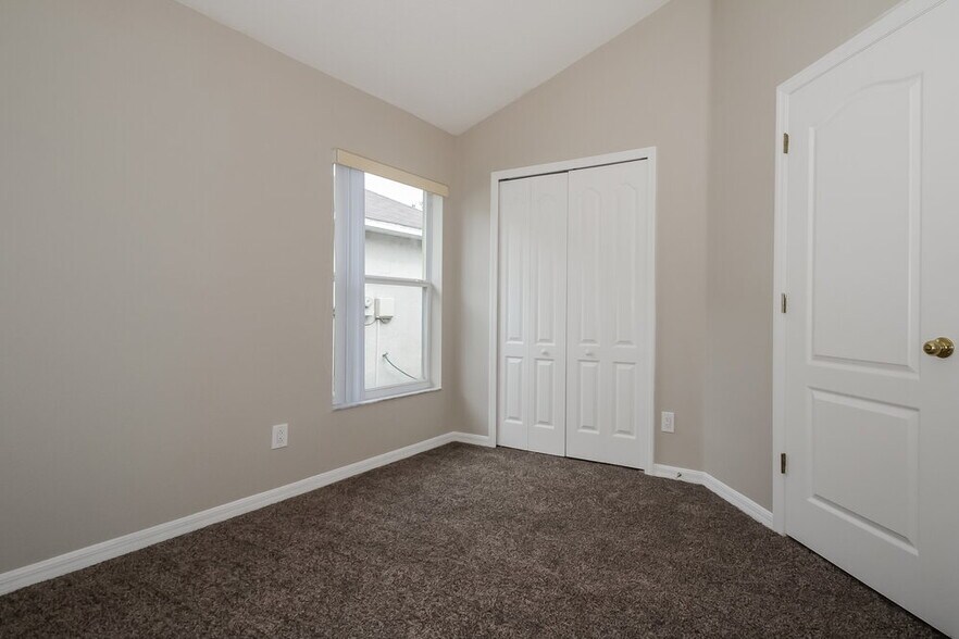 Building Photo - 9801 Laurel Ledge Dr