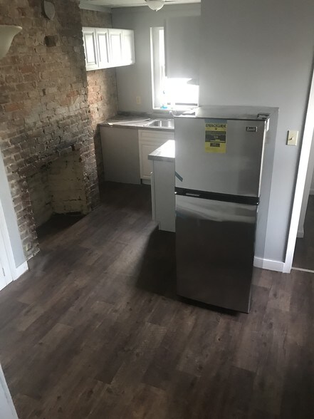 Building Photo - 43 Elm St