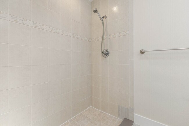 Building Photo - 884 Winchester St