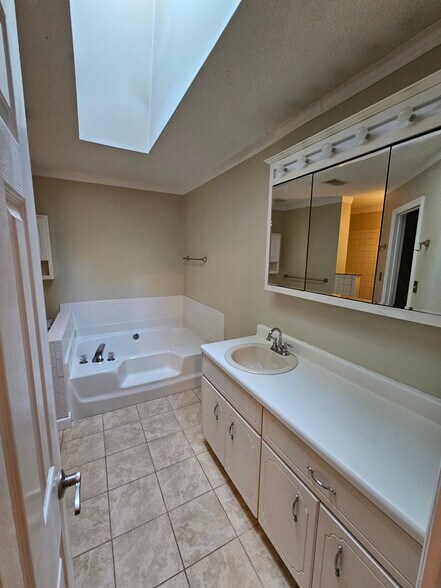 Building Photo - 3877 Villa Ln