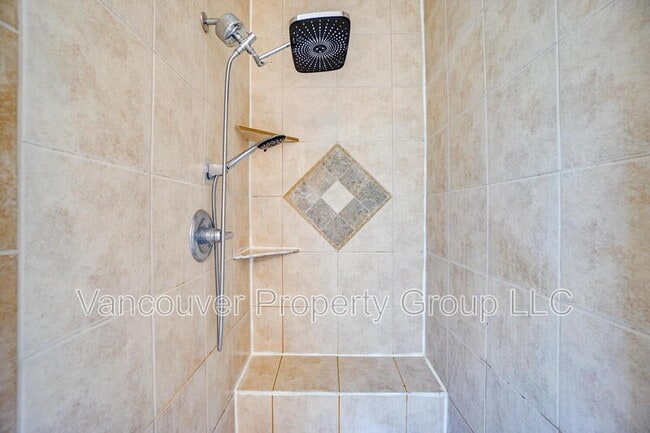 Building Photo - 4404 NE 98th Cir