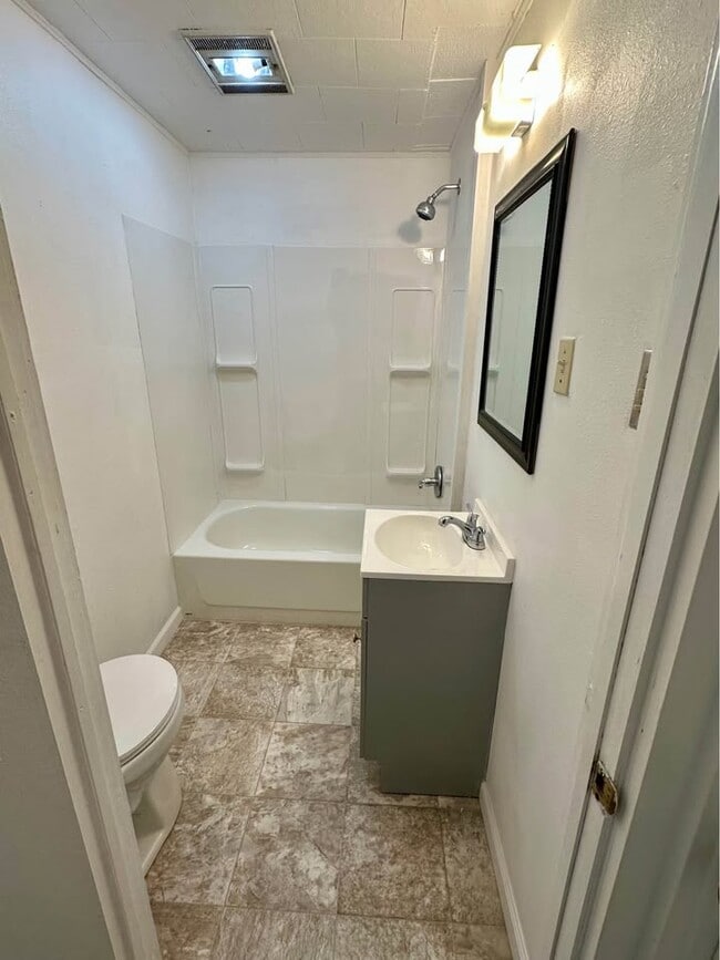 Building Photo - 648 Ave H