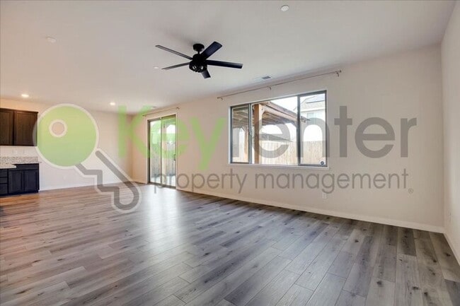 Building Photo - 5584 Harcrest Dr