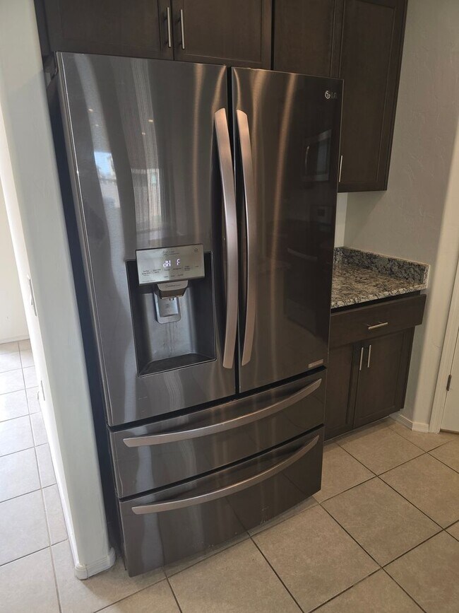 Building Photo - Like-New Home in Southeast Tucson’s Most Desirable Neighborhood!