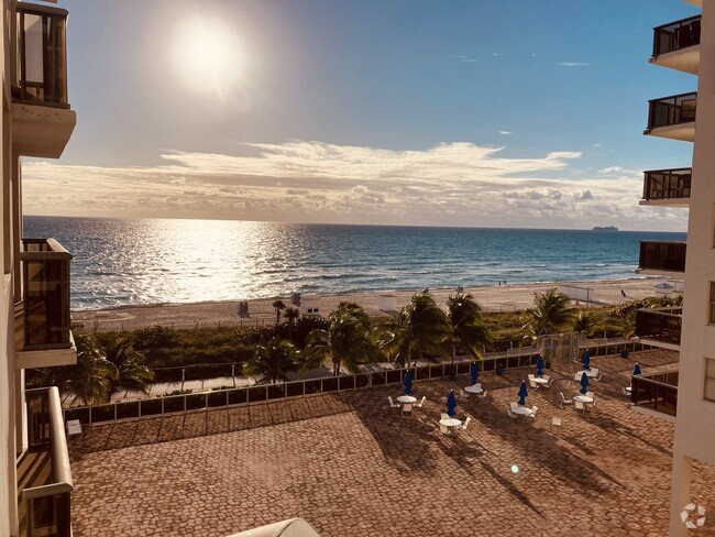 Building Photo - 6039 Collins Ave