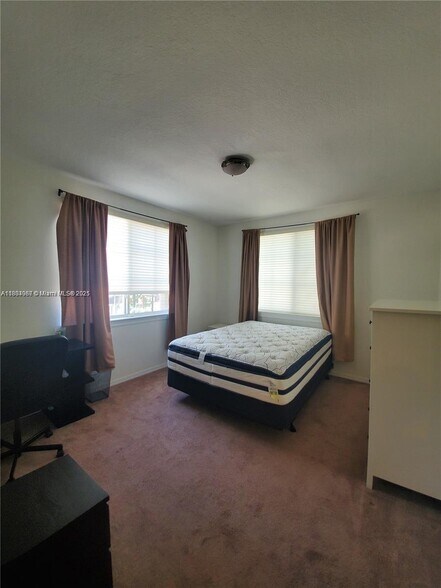 Building Photo - 6801 SW 44th St