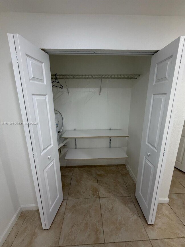 Building Photo - 830 SW 6th St