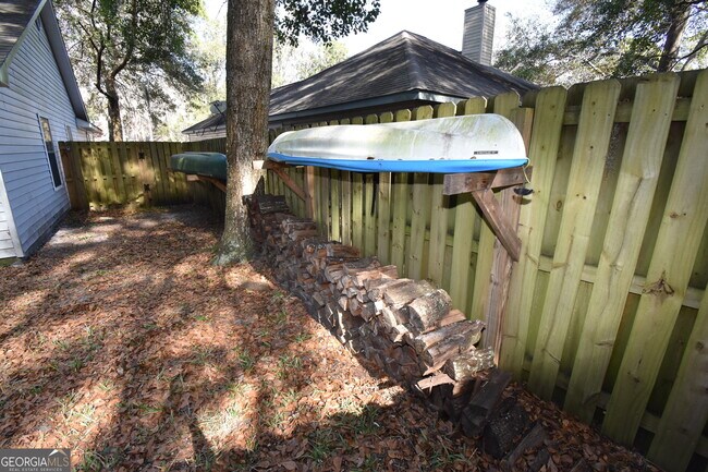 Building Photo - 200 McIntosh Dr