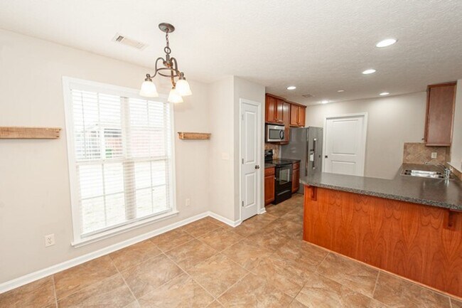 Building Photo - 8740 Lindsey Ln