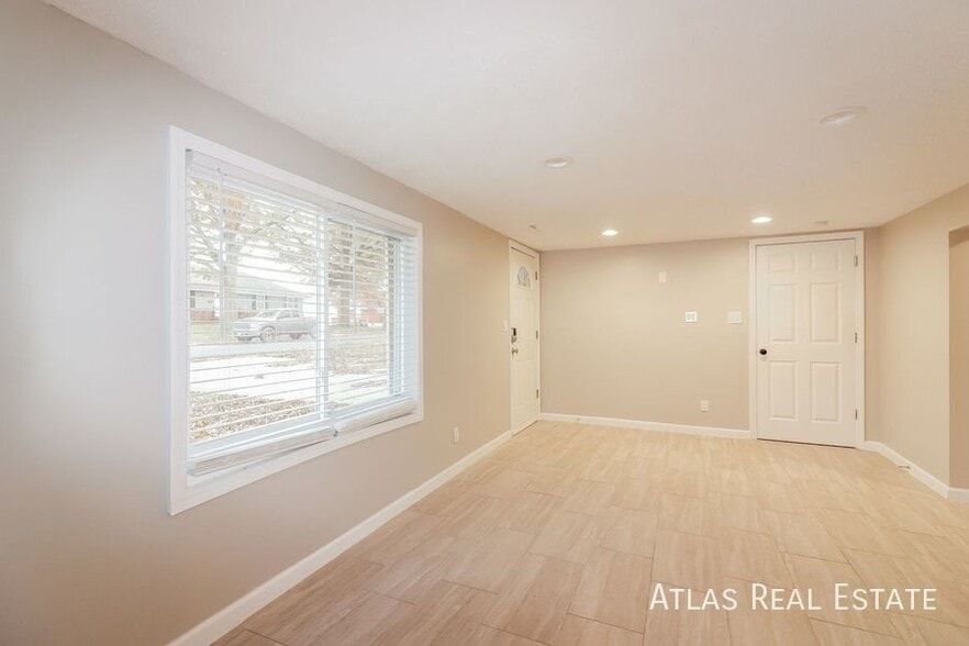 Building Photo - 602 NE Darwin St