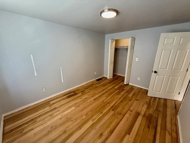 Building Photo - Remodeled 2-Bedroom