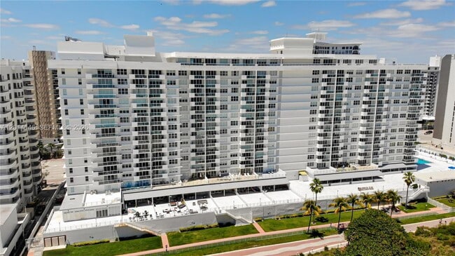 Building Photo - 5601 Collins Ave