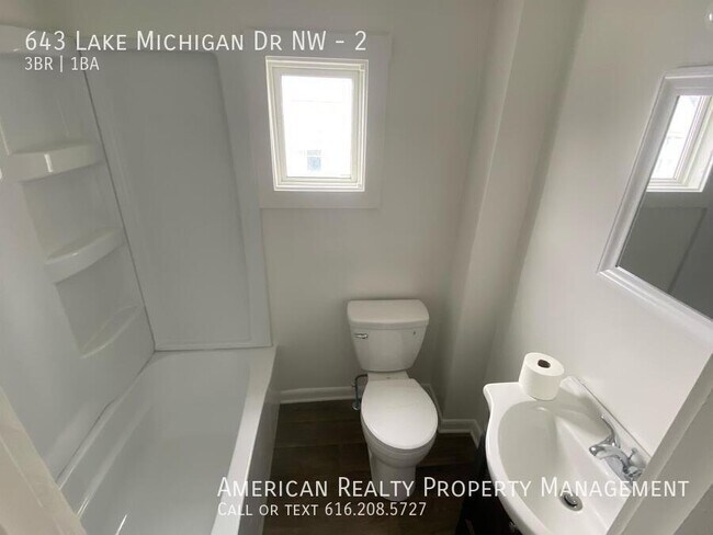 Building Photo - 643 Lake Michigan Dr NW