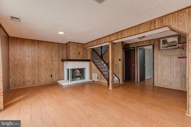 Building Photo - 1749 Carriage Way