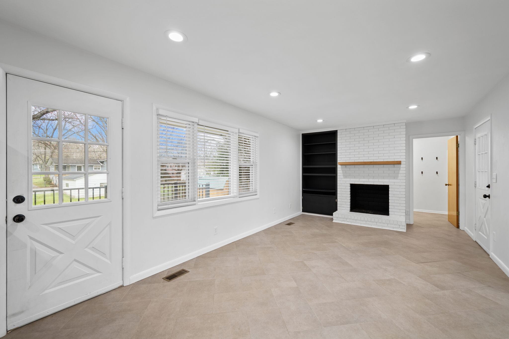 Building Photo - 2115 Ballard Pl