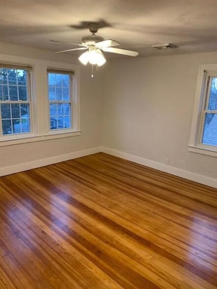 Building Photo - 12 Third School St