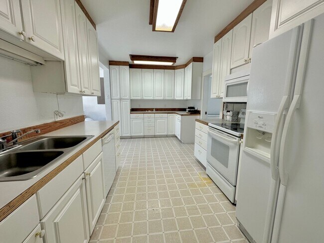 Building Photo - Remodeled Downtown Ellensburg Home