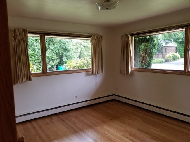 Building Photo - 606 Percival St SW