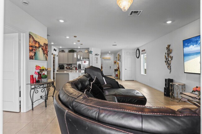 Building Photo - 11164 Middle Strm Dr