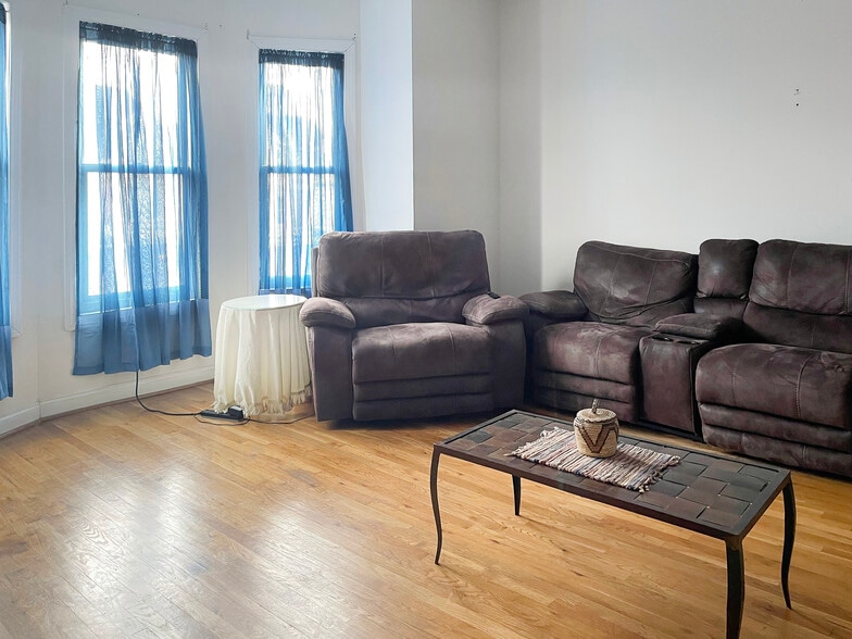 Living Room - 2242 Linden Ave