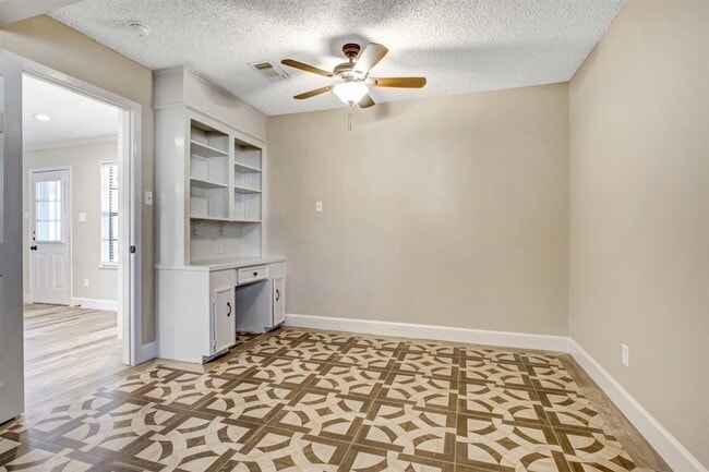 Building Photo - 505 Foxmeadow Ln