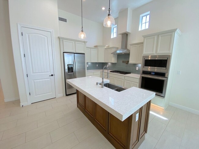 Building Photo - East El Paso 4 bed/ 2.5 Bath Refrig A/C