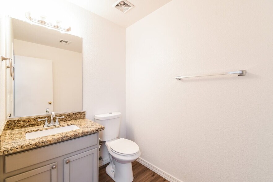Building Photo - 650 E Woodsman Pl