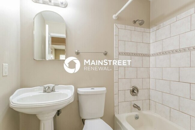 Building Photo - 3 Bedroom Pet-Friendly Home in Florissant,...