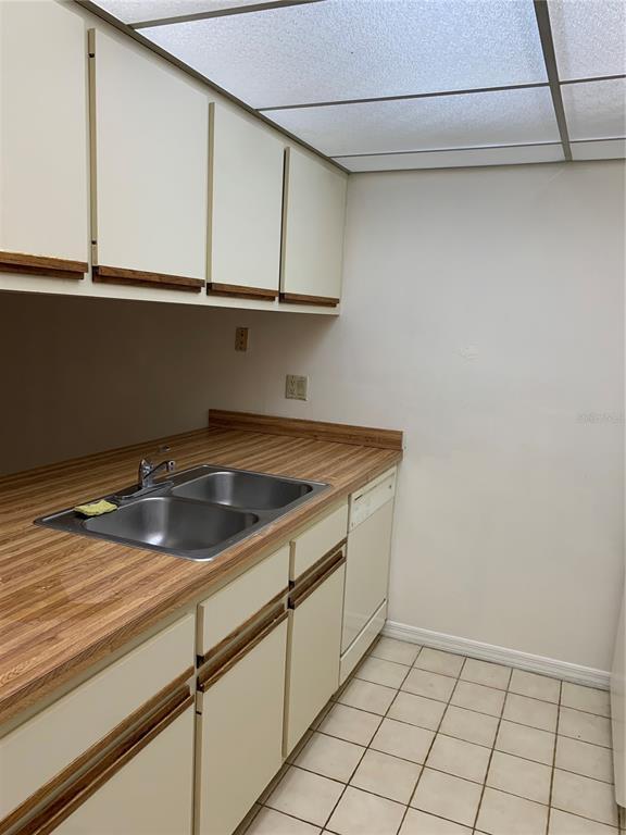 Building Photo - 5250 Cypress Ct