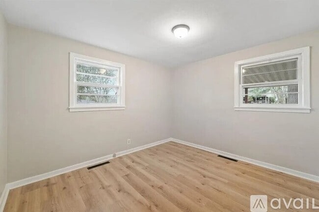 Building Photo - 13 Brookside Ave W