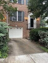 Building Photo - 2100 Bobbyber Dr