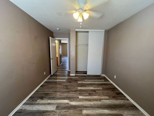 Building Photo - READY TO VIEW NOW! Spacious 3 Bed 2 Bath H...