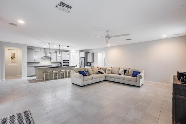 Building Photo - 7308 W Tombstone Trail