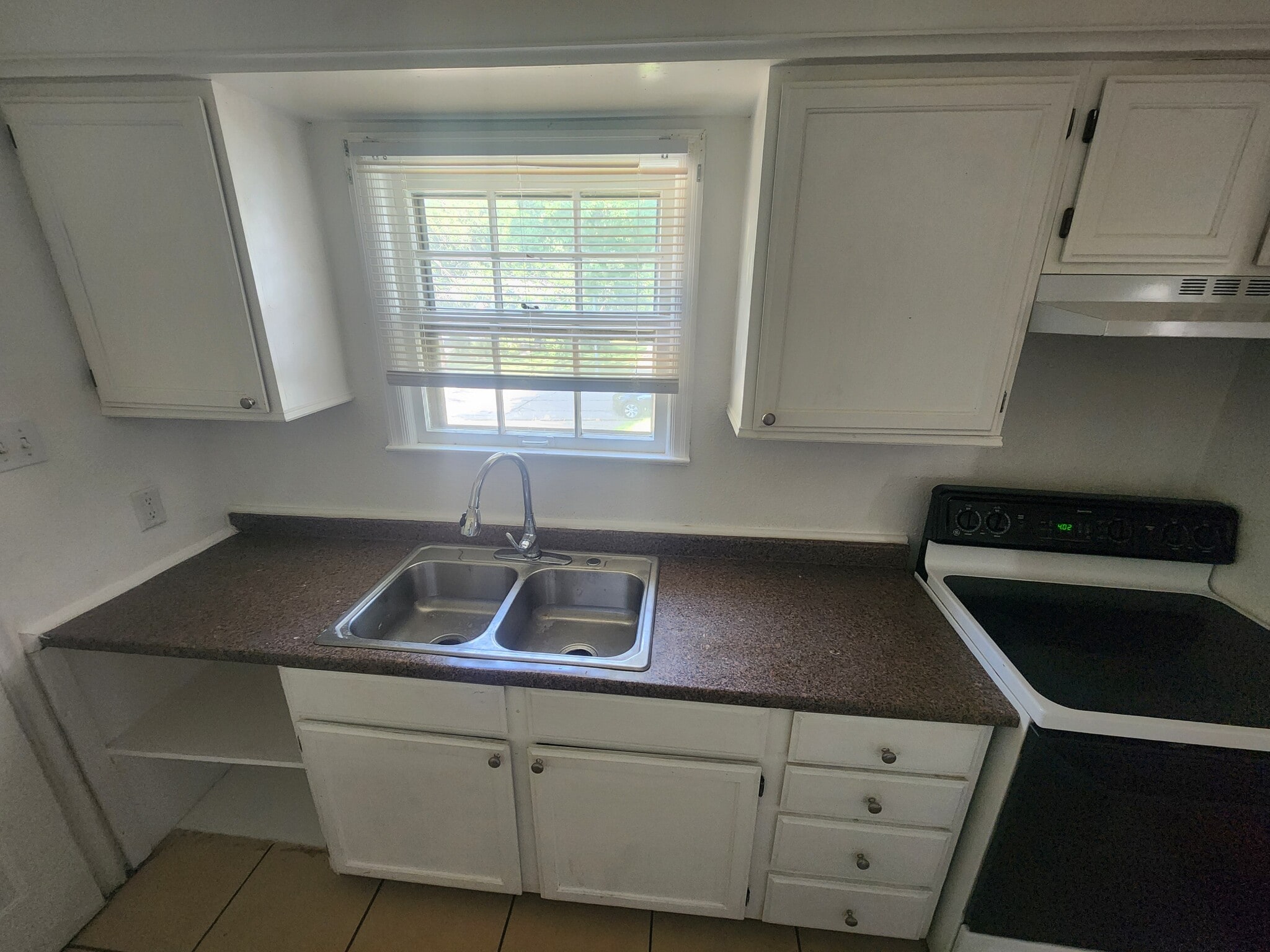 Building Photo - 5928 Fontana St