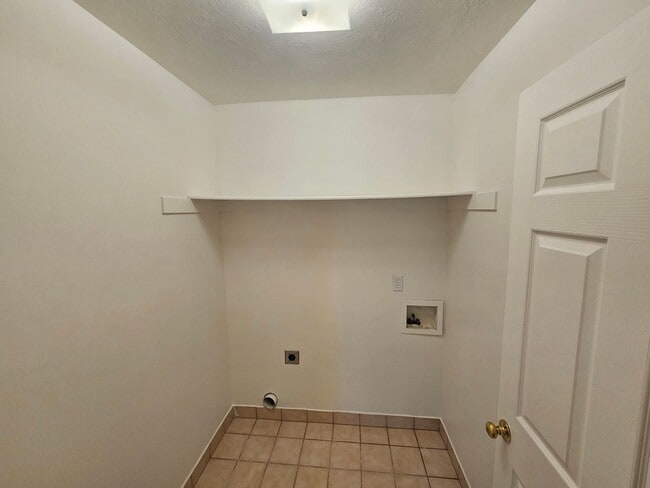 Building Photo - Spacious 3 Bd 2.5 Bath Townhouse in Bountiful
