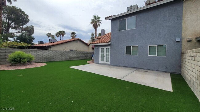 Building Photo - 2600 Sidonia Ave