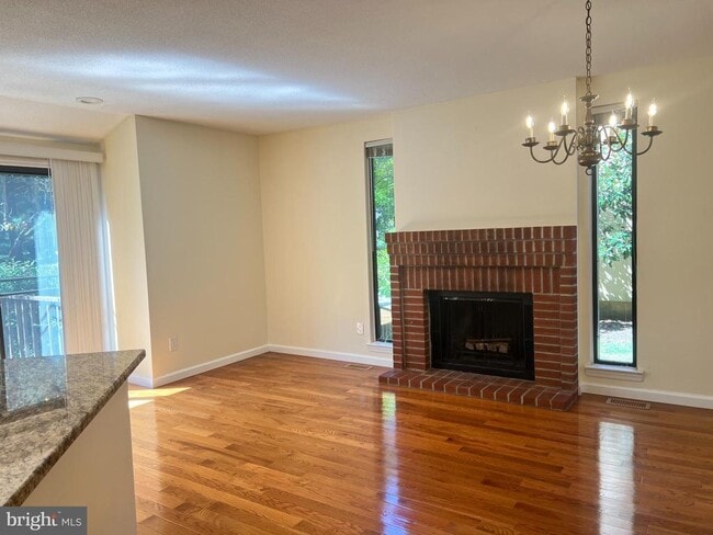 Building Photo - 80 Sayre Dr