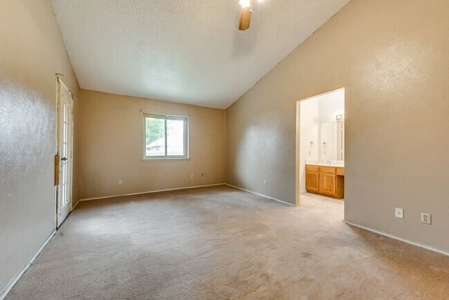 Building Photo - 3702 Lofland Ln