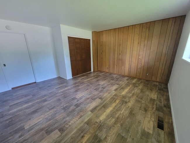 Building Photo - Spacious 3/2 Home Located in the Stanmar c...