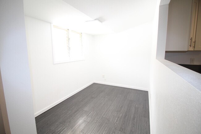 Building Photo - 906 Kilani Ave