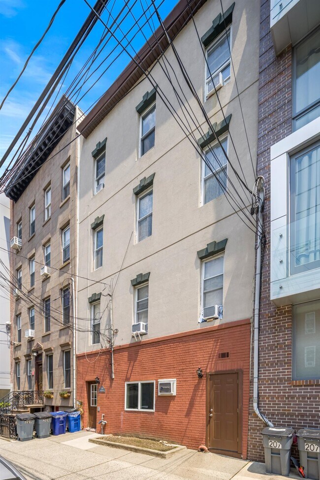 Building Photo - 209 Adams St