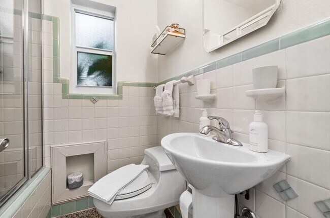 Building Photo - 3310 NE 18th St